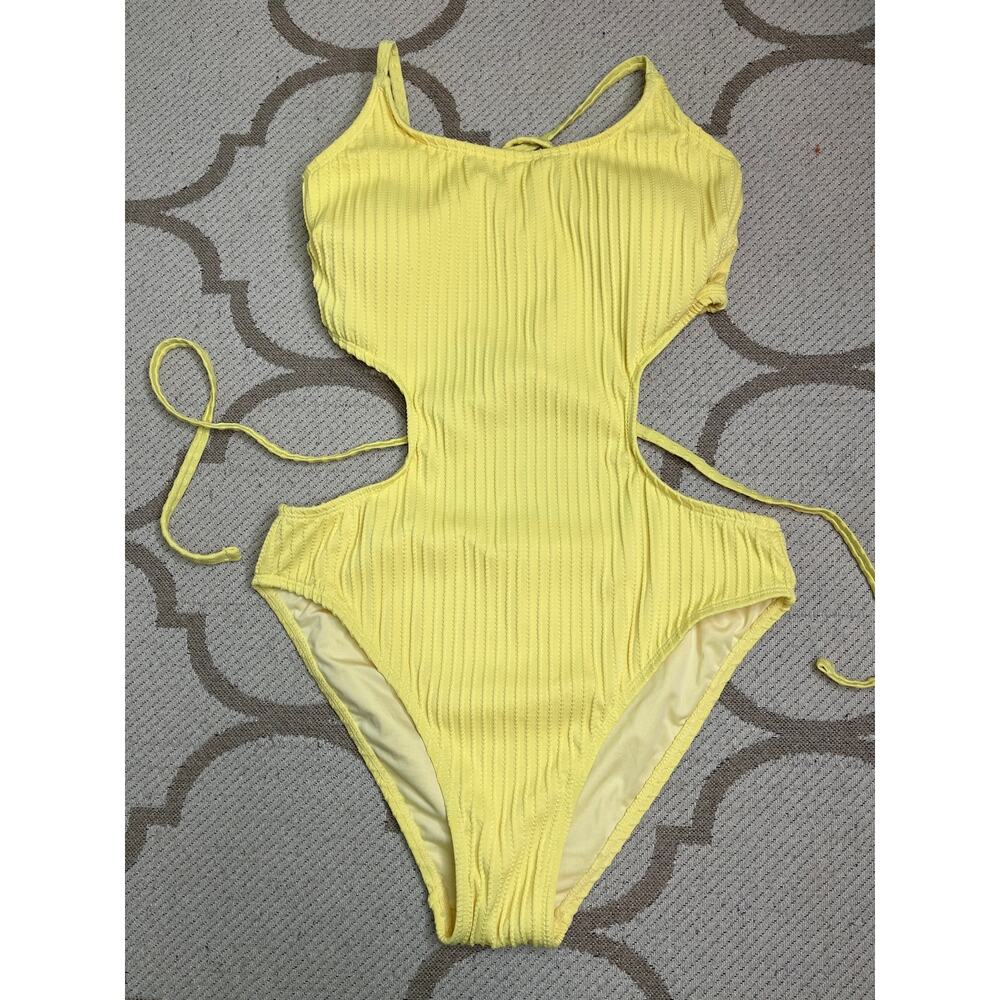 Cupshe Buttercream Bliss Yellow Monokini Swimsuit, size small, NWT - Picture 9 of 12